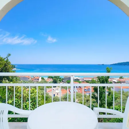 Emerald Aparthotel 2*