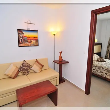 Emerald Aparthotel 2*