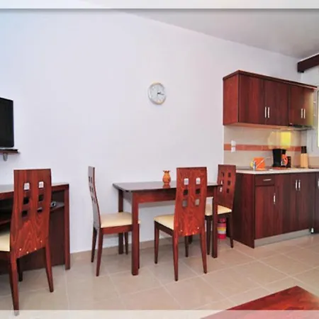 Emerald Apartahotel 2*
