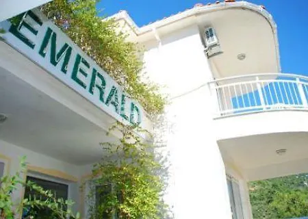 Emerald Apartahotel Chrysi Ammoudia